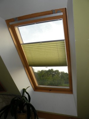 rolety plisowane zaciemniające wewnętrzne na skośne okna